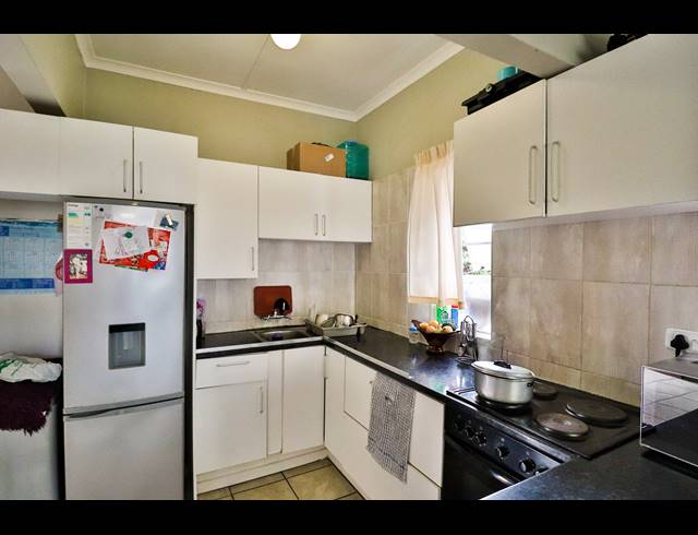 2 BEDROOM APARTMENT FOR SALE IN GQEBERHA CENTRAL